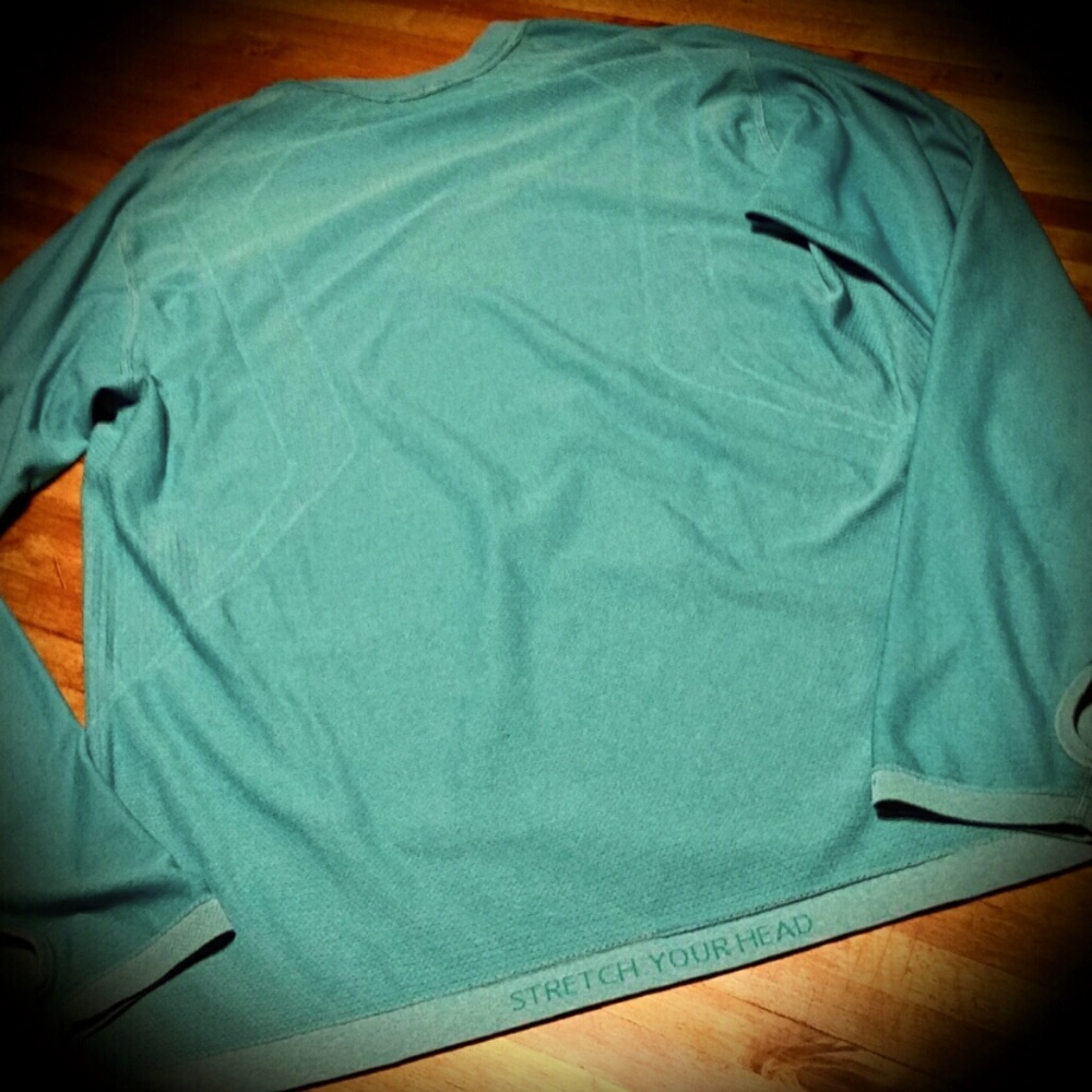 LULULEMON Long Sleeve Shirt Size XL